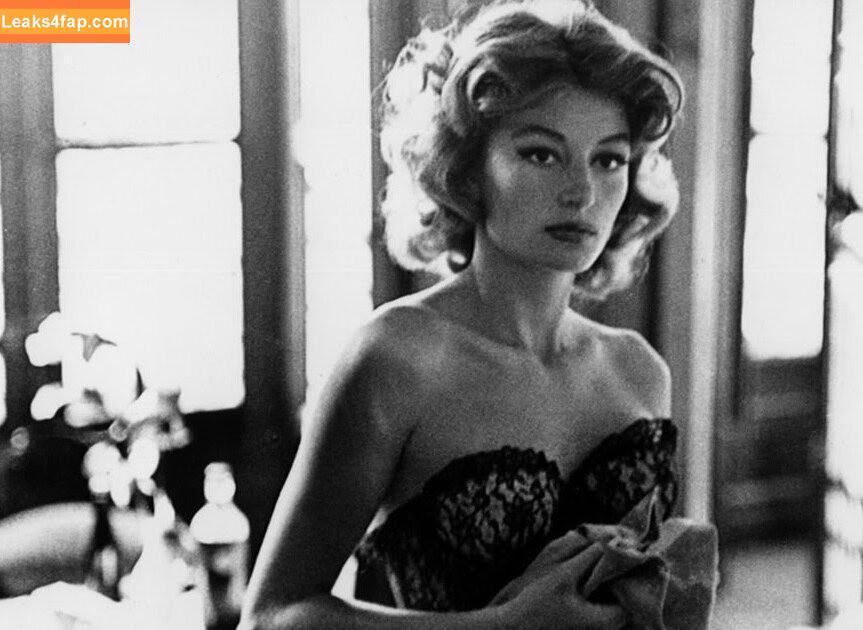 Vintage Starlets /  leaked photo photo #1046