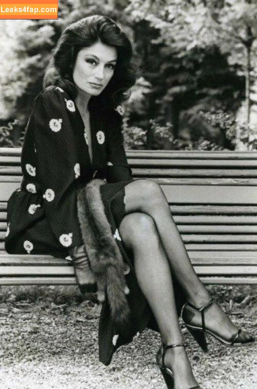 Vintage Starlets /  leaked photo photo #1050