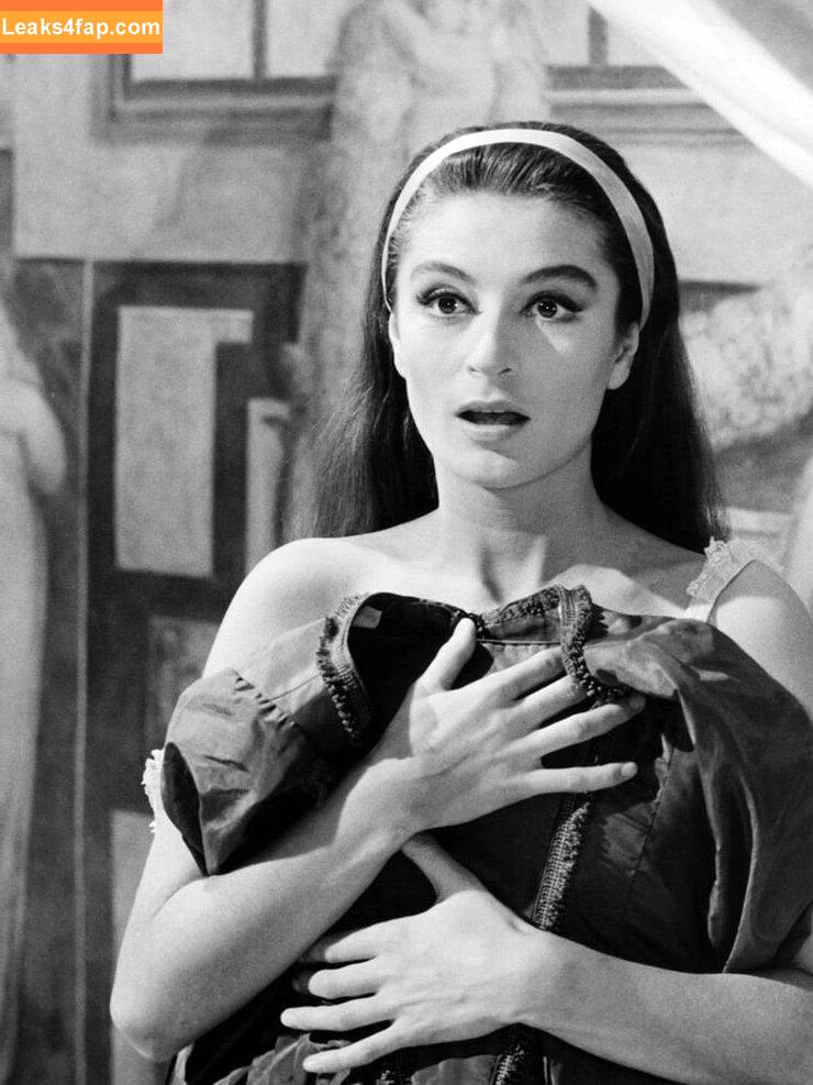 Vintage Starlets /  leaked photo photo #1052