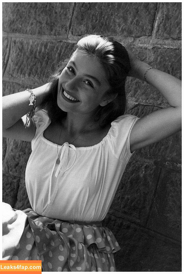 Vintage Starlets /  leaked photo photo #1054