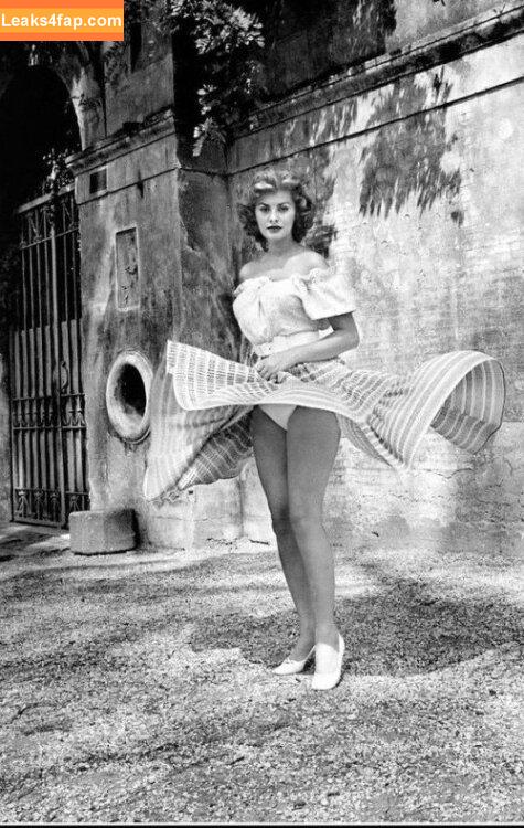 Vintage Starlets /  leaked photo photo #1696