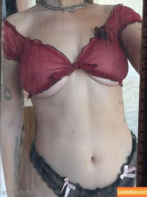 Violet Royal photo #0014