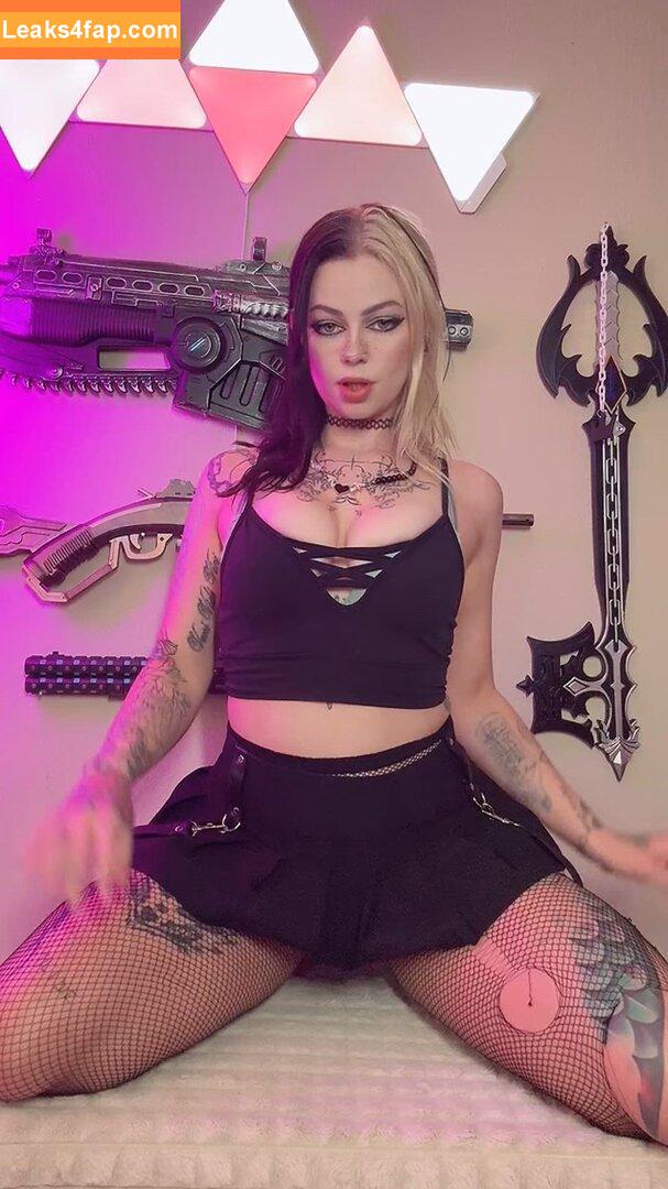 vipwaifueve /  leaked photo photo #0012