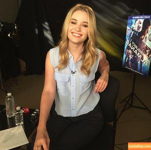 Virginia Gardner photo #0081