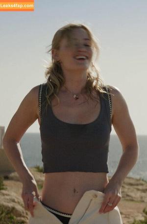 Virginia Gardner photo #0212