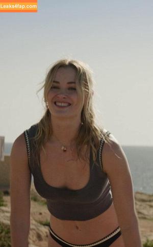 Virginia Gardner photo #0213