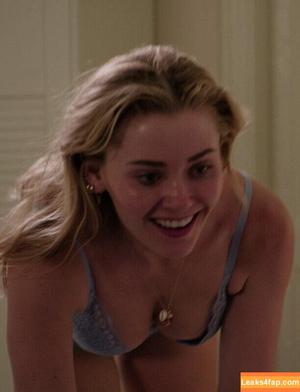 Virginia Gardner photo #0223