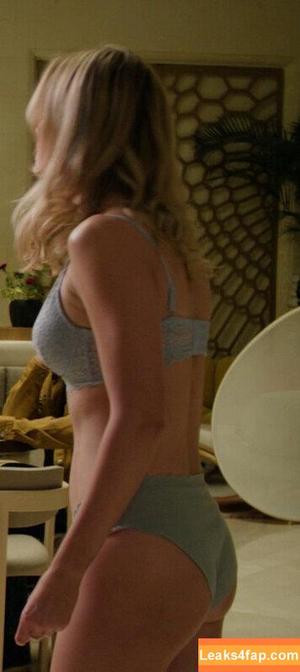 Virginia Gardner photo #0225