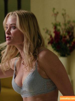 Virginia Gardner photo #0227