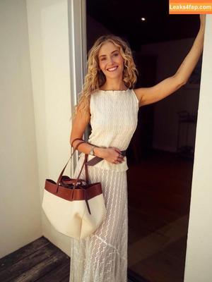 Virginia Gardner photo #0228