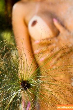 Virgula Girl photo #0041