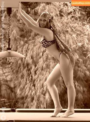 Virgula Girl photo #1075