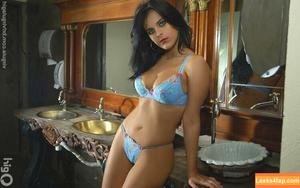 Virgula Girl photo #4942