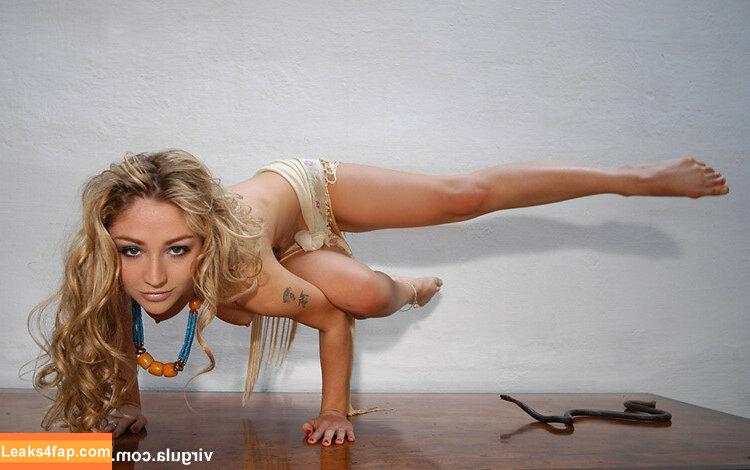 Virgula Girl /  слитое фото фото #5754