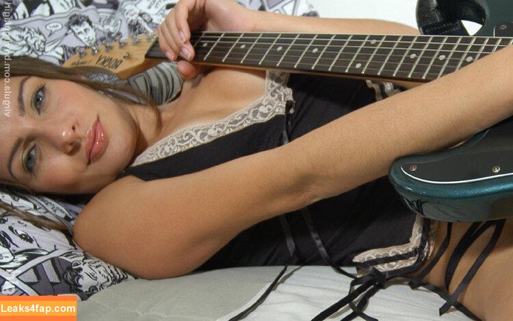 Virgula Girl /  слитое фото фото #5985