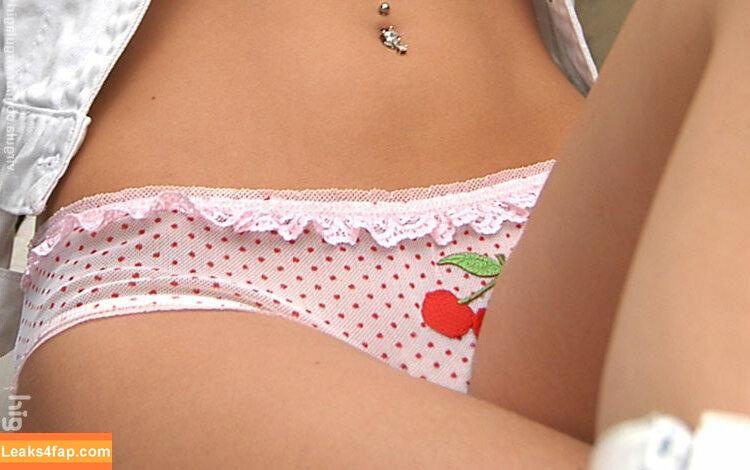 Virgula Girl /  слитое фото фото #6088