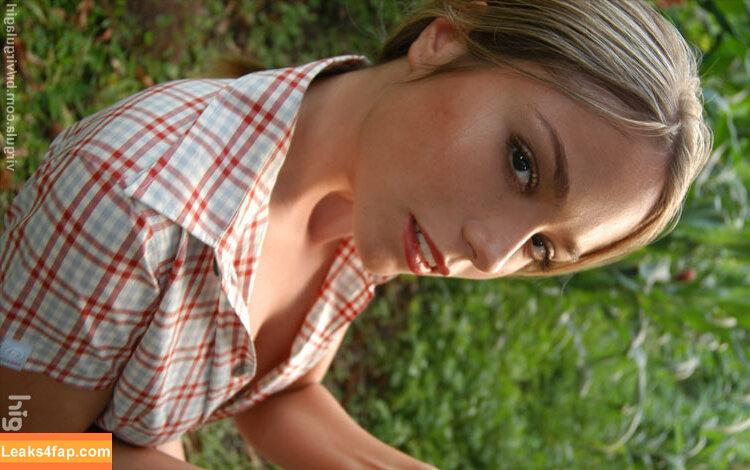 Virgula Girl /  слитое фото фото #6452