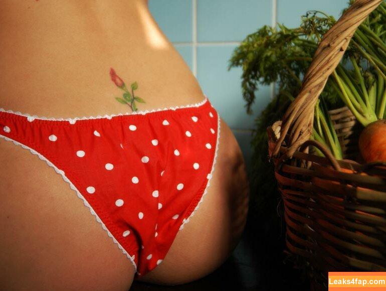 Virgula Girl /  слитое фото фото #6531