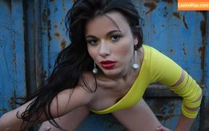 Virgula Girl photo #7172