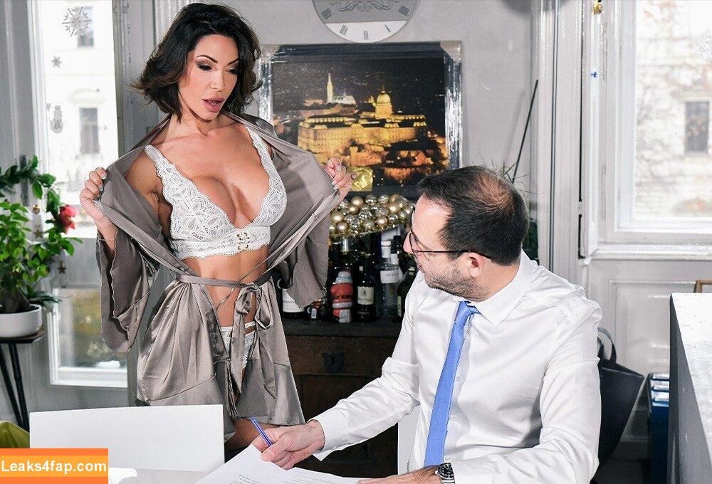 Vittoria Divine / https: / vittoriadivine leaked photo photo #0221