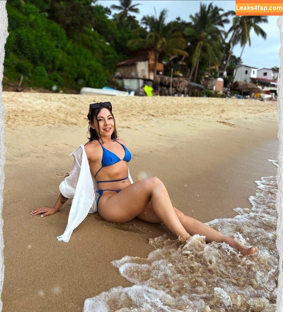 Vivian Saldana / vivi.anne.fitt leaked photo photo #0002