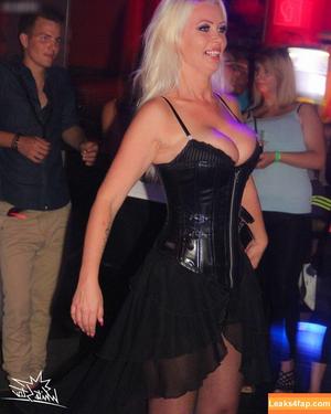 Vivian Schmitt photo #0064