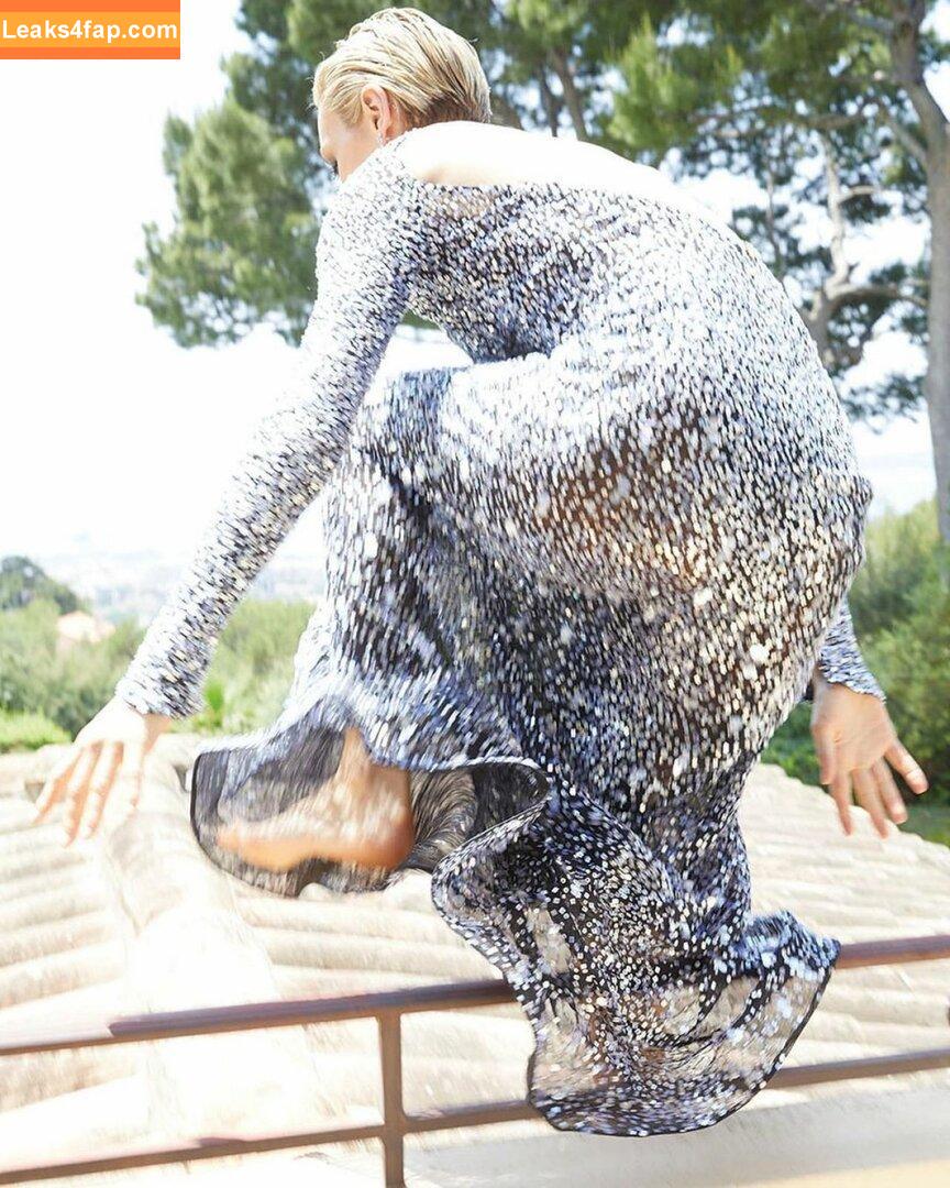 Wallis Day / wallisday leaked photo photo #0006