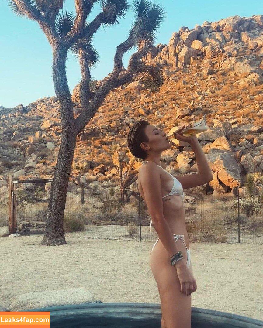 Wallis Day / wallisday leaked photo photo #0020