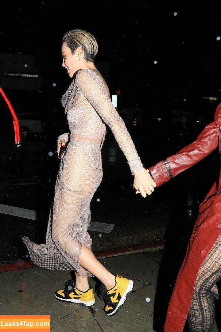 Wallis Day / wallisday leaked photo photo #0034