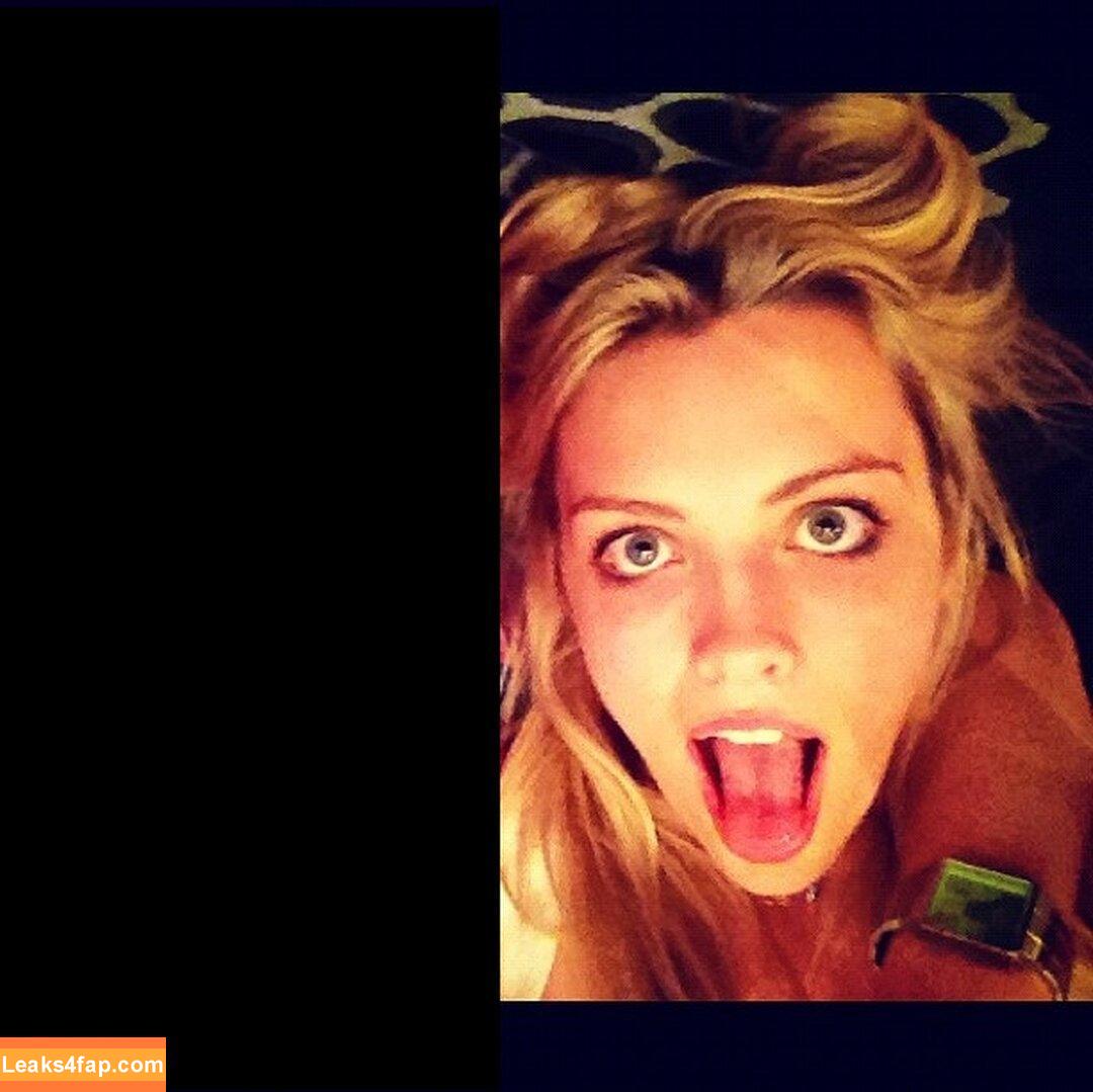 Wallis Day / wallisday leaked photo photo #0059