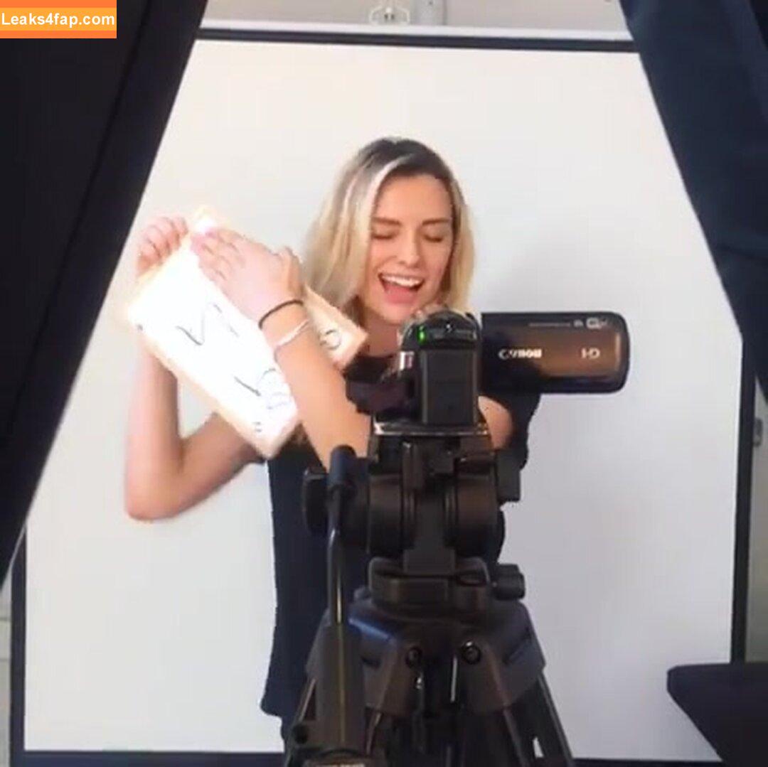 Wallis Day / wallisday leaked photo photo #0108
