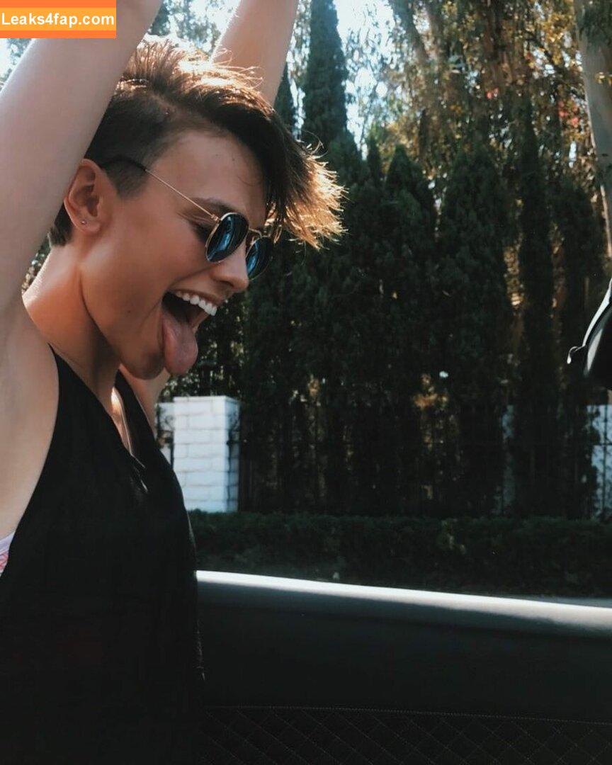 Wallis Day / wallisday leaked photo photo #0123