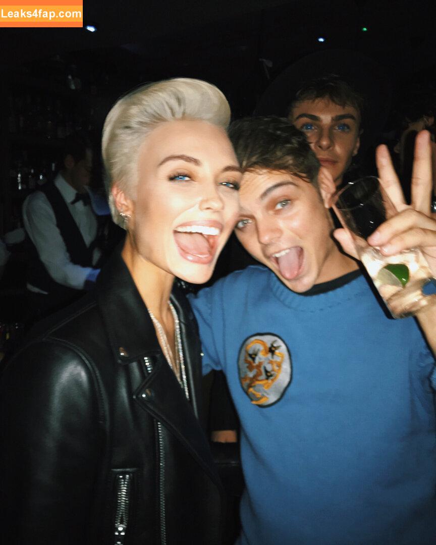 Wallis Day / wallisday leaked photo photo #0126