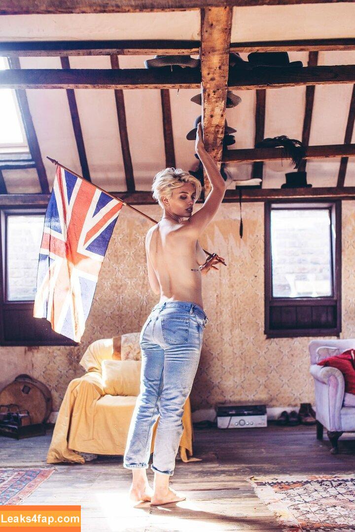 Wallis Day / wallisday leaked photo photo #0181
