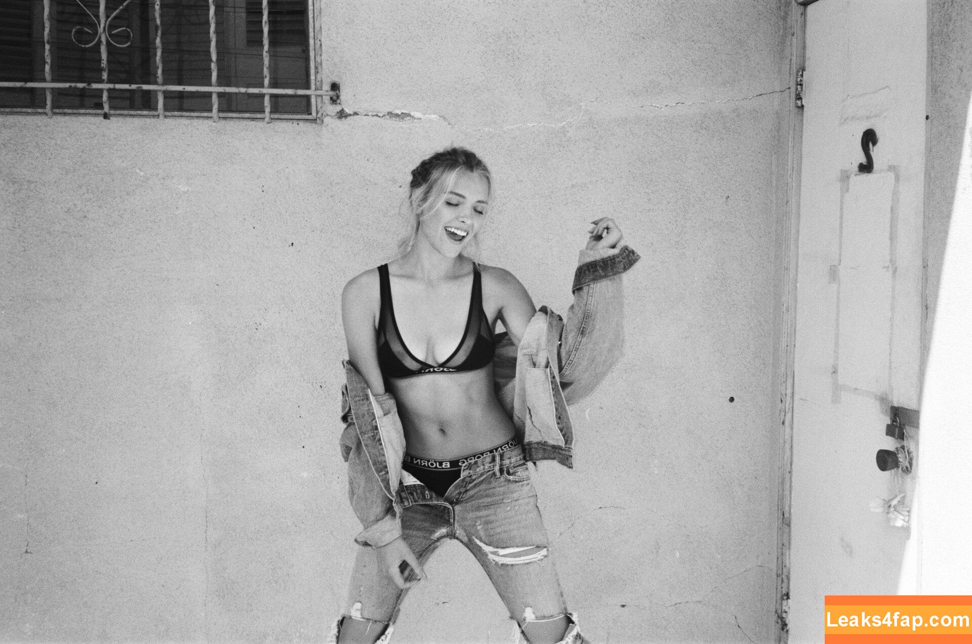 Wallis Day / wallisday leaked photo photo #0184