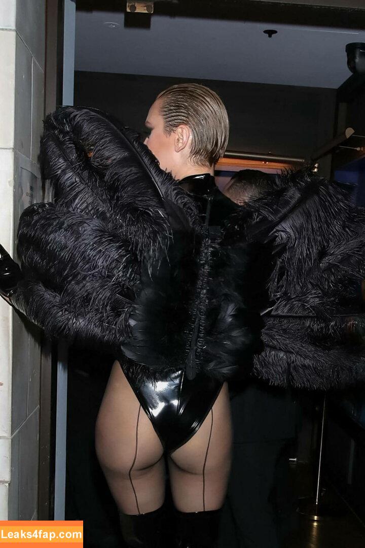 Wallis Day / wallisday leaked photo photo #0211