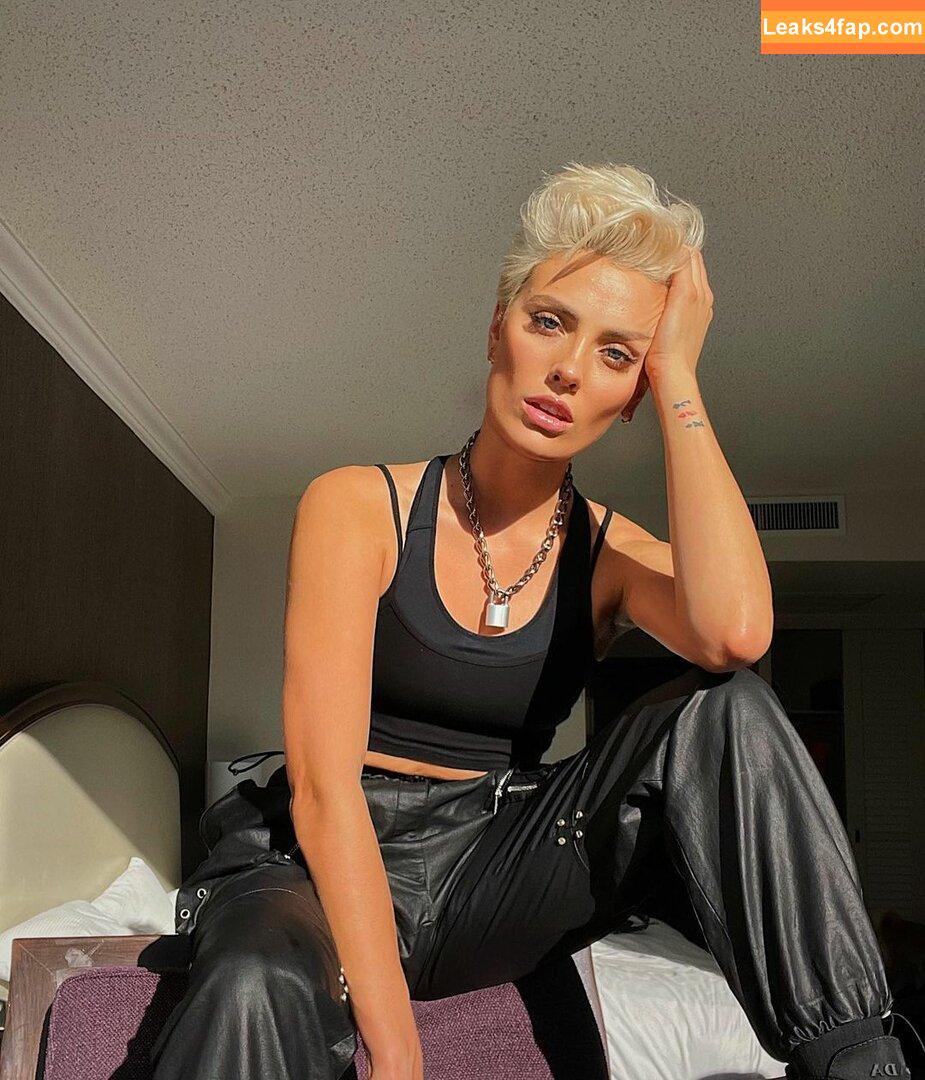 Wallis Day / wallisday leaked photo photo #0222
