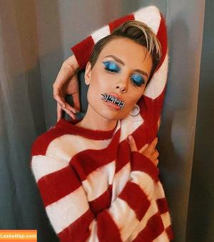 Wallis Day photo #0019