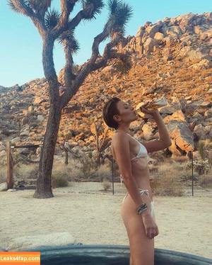 Wallis Day photo #0020