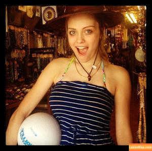 Wallis Day photo #0053