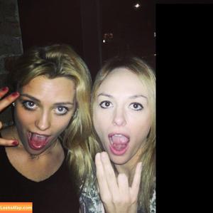 Wallis Day photo #0077