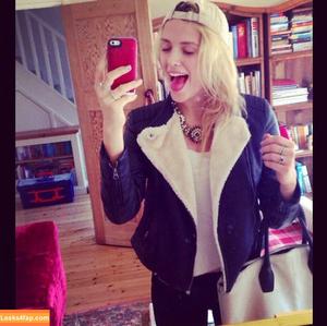 Wallis Day photo #0079