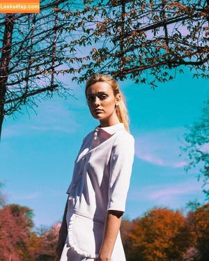 Wallis Day photo #0106