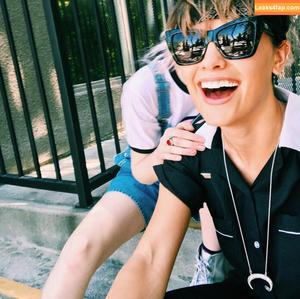 Wallis Day photo #0117