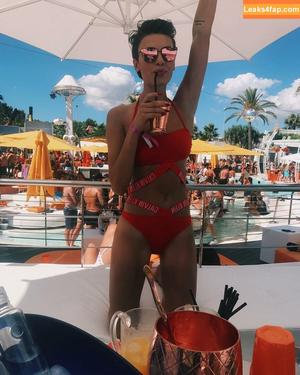 Wallis Day photo #0121