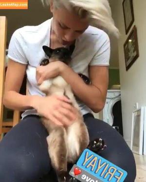 Wallis Day photo #0174