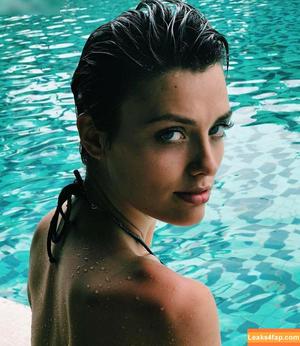 Wallis Day photo #0451