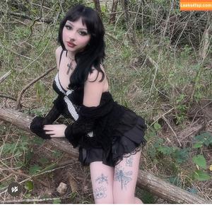 waningfae photo #0001