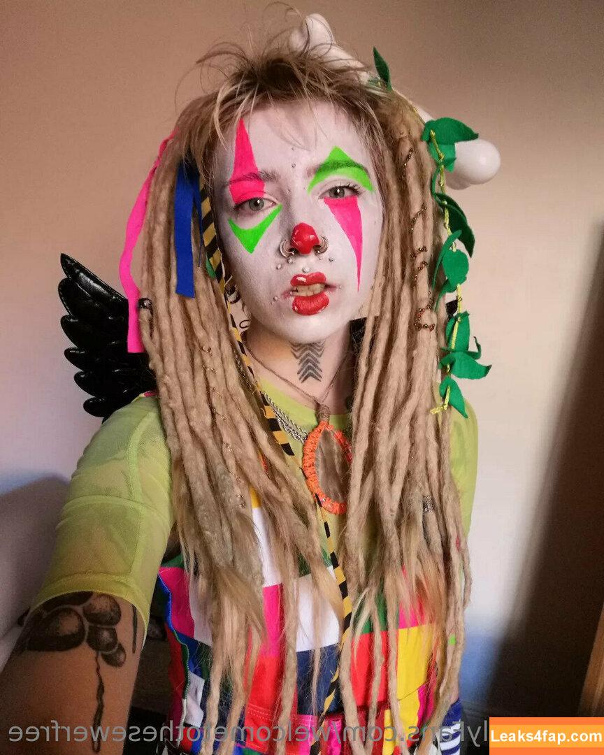 welcometothesewerfree / touchedbyheartlyss leaked photo photo #0002