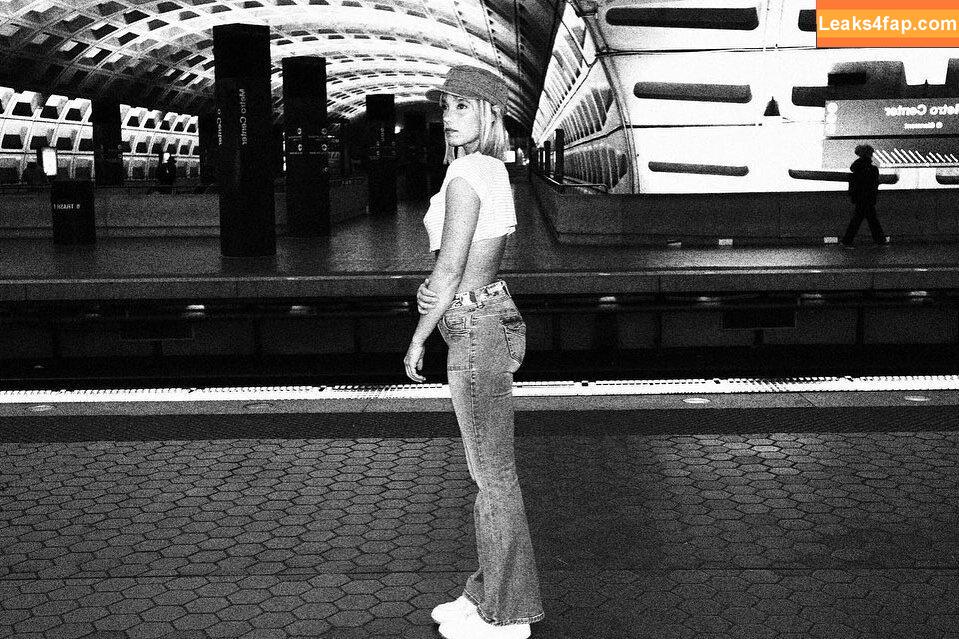 wellbeingwithabigail / Abigail St. John leaked photo photo #0211